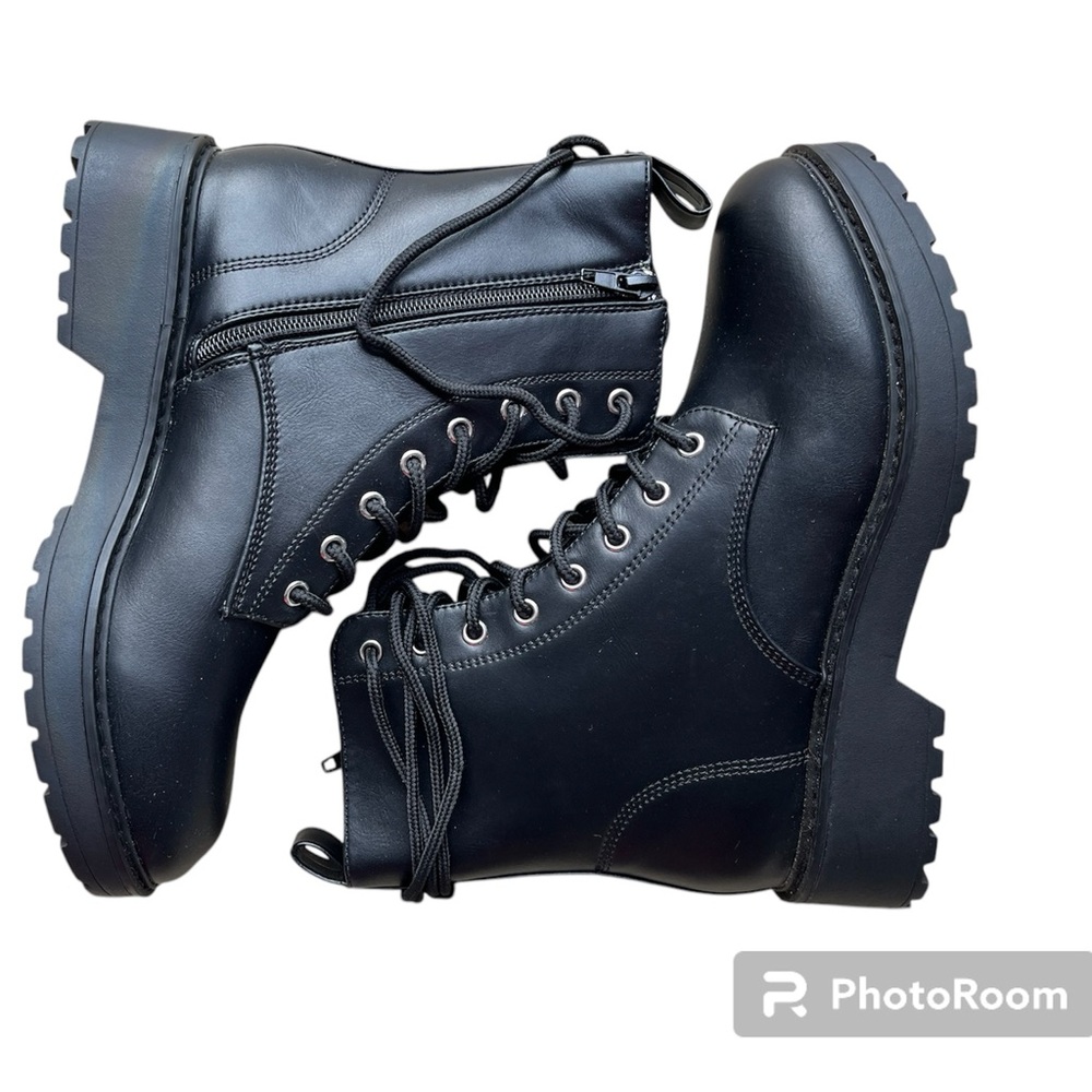 NWOB Youth Girls Size 5 Steve Madden Lace Up Combat Boot Booties